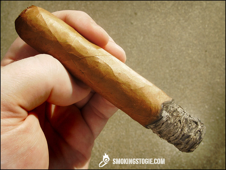 La China Pigtail Robusto 3.png La China Pigtail Robusto 3.png