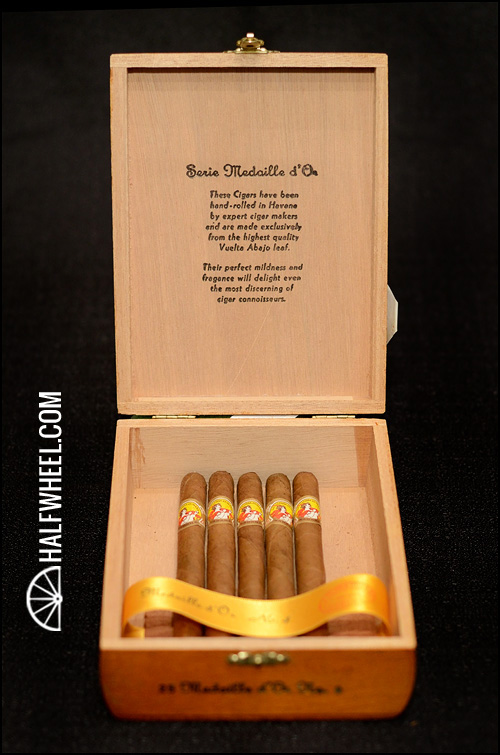 La Gloria Cubana Medaille d'Or No.4 Box 2.jpg La Gloria Cubana Medaille d 或 No 4 Box 2
