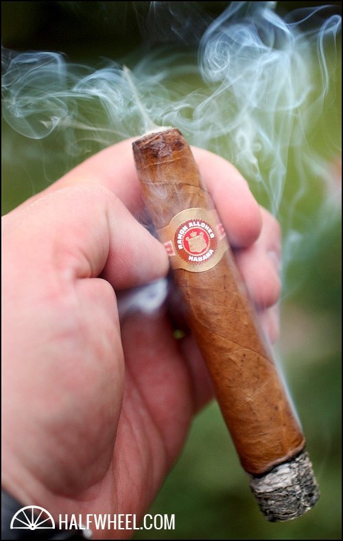 Ramón Allones Belicoso (2005) 2.jpg 拉蒙·阿隆斯·贝利科索 2005 2