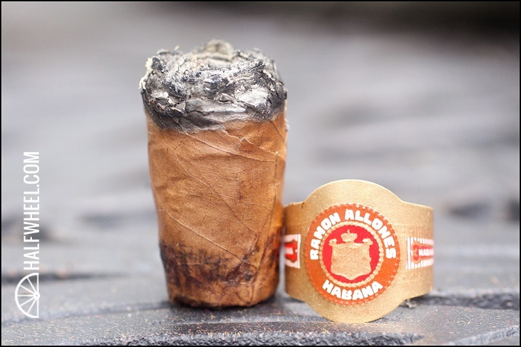 Ramón Allones Belicoso (2005) 4.jpg 拉蒙·阿隆斯·贝利科索 2005 4