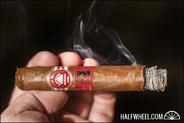 H. Upmann Royal Robusto 2.jpg H 乌普曼皇家罗布斯托 2