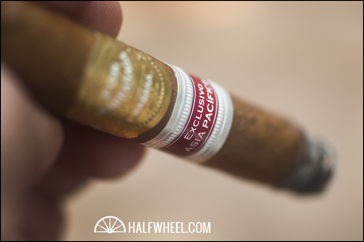 Por Larrañaga Edición Regional Asia Pacifico Encantos (2010) 3.jpg Por Larrañaga Edición Regional Asia Pacifico Encantos 2010 3