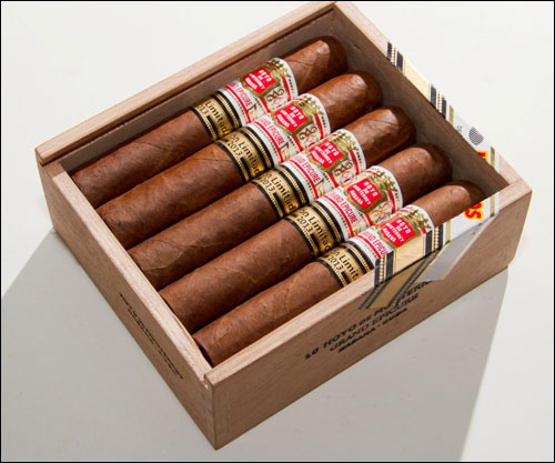 Hoyo de Monterrey Grand Epicure (EL 2013) Box 3.jpg Hoyo de Monterrey Grand Epicure EL 2013 Box 3