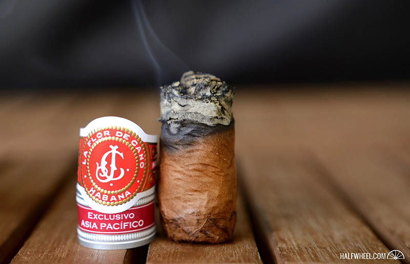 La Flor de Cano Grandiosos Edicion Regional Asia Pacifico 4.jpg La Flor de Cano Grandiosos Edicion 亚太地区 4