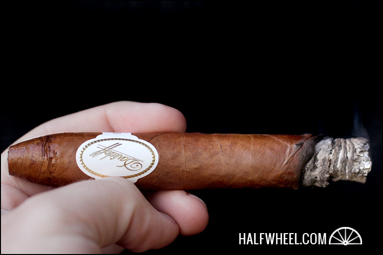 大卫杜夫 Belicoso Supremo 限量白版 2011 2.jpg 大卫杜夫 Belicoso Supremo 限量白版 2011 2.jpg