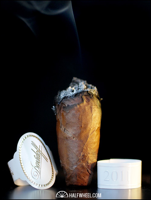 大卫杜夫 Belicoso Supremo 限量白版 2011 4.jpg 大卫杜夫 Belicoso Supremo 限量白色版 2011 4