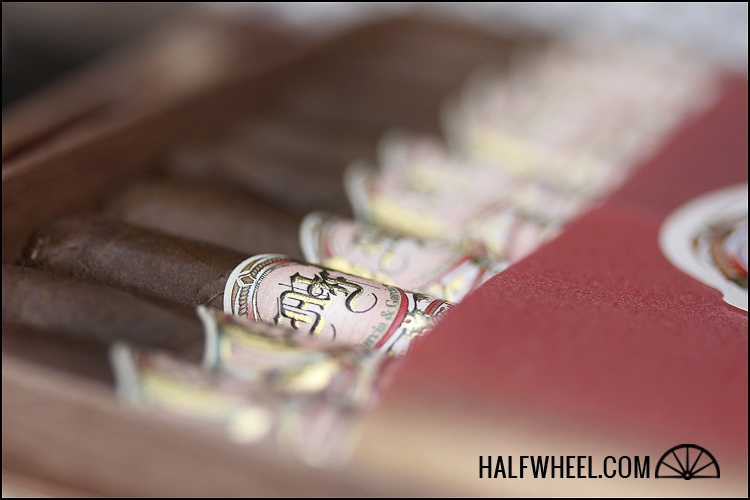 我的父亲 Corona Box 3.jpg 我的父亲 皇冠- MY FATHER CORONA