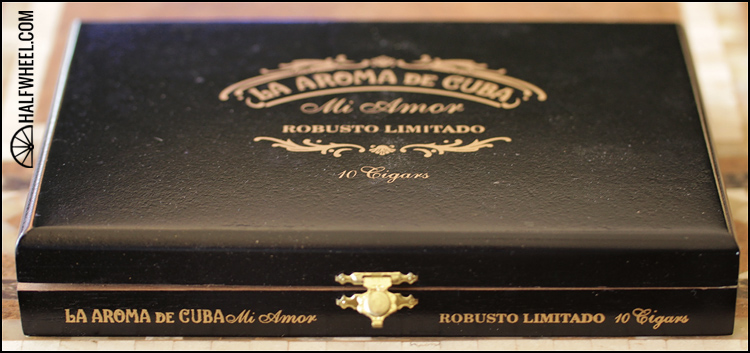 La Aroma de Cuba Mi Amor Robusto Limitado TAA Edition Box 1.jpg La Aroma de Cuba Mi Amor Robusto Limitado TAA 版盒装 1