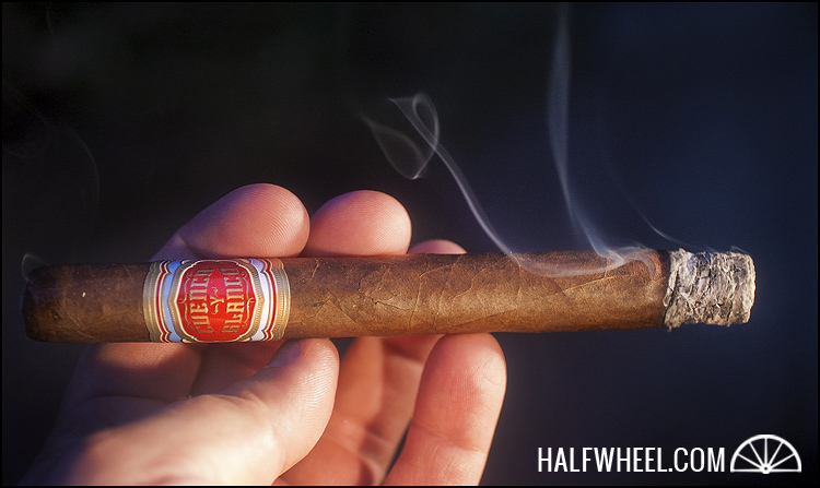 昆卡和布兰科朗斯代尔俱乐部 2.jpg JOYA DE NICARAGUA CUENCA Y BLANCO LONSDALE CLUB