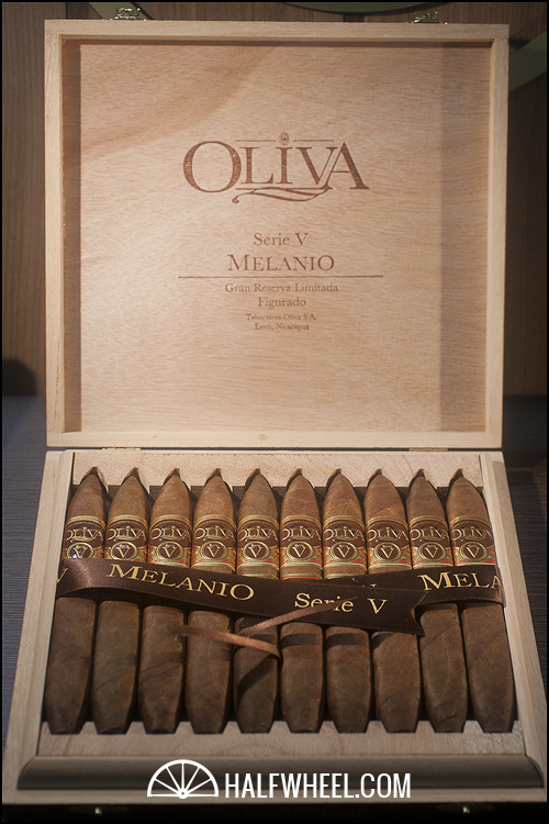 Oliva Serie V Melanio Figurado Box 2.jpg Oliva Serie V Melanio Figurado 盒子 2
