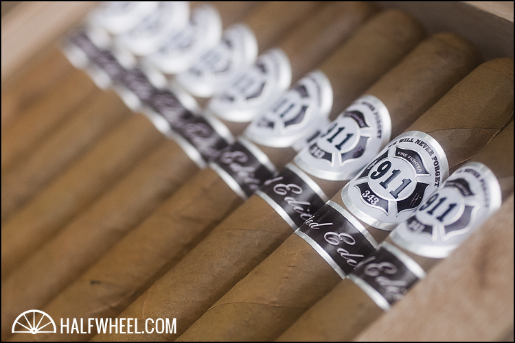 我父亲纪念版 911 混合 343 消防员限量版 2012 盒 4.jpg 我父亲纪念版 911 Blend 343 消防员限量版 2012 盒装 4