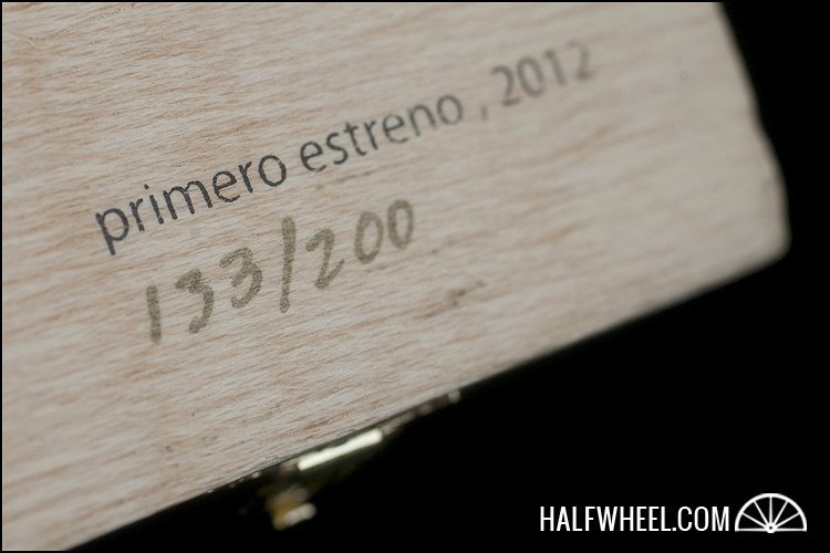 Elogio Excentrico Box 2.jpg Elogio Excentrico 盒子 2