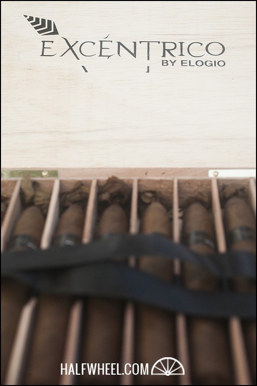 Elogio Excentrico Box 3.jpg Elogio Excentrico 盒子 3