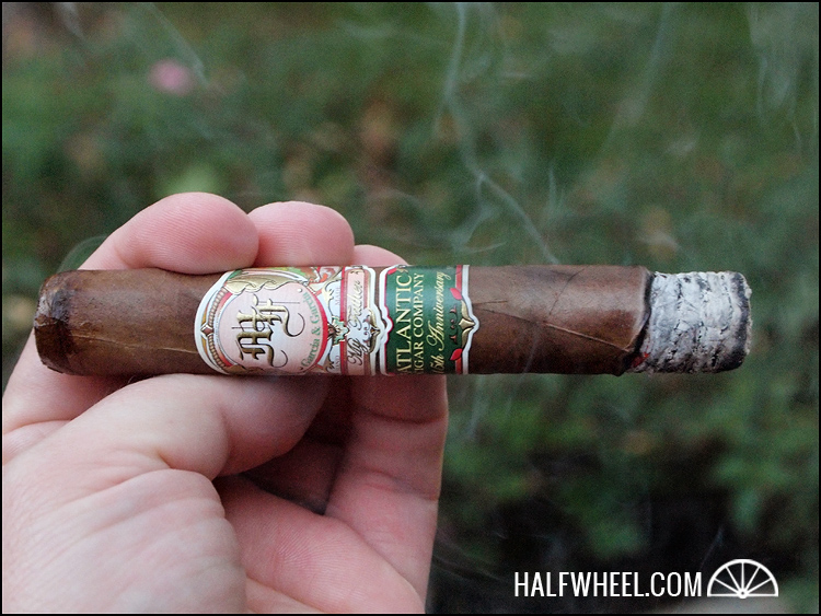 我的父亲大西洋雪茄公司 15 周年 Box-Pressed Robusto.jpg 我的父亲大西洋雪茄公司 15 周年盒装罗布图