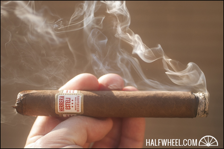 Herrera Esteli Toro 特别版 2.jpg HERRERA ESTELI TORO ESPECIAL 雪茄
