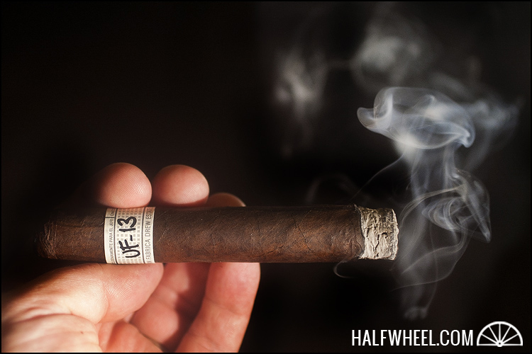 Liga Privada Único Serie UF-13 深色 2.jpg 私人联盟 LIGA PRIVADA ÚNICO SERIE UF-13 DARK 雪茄