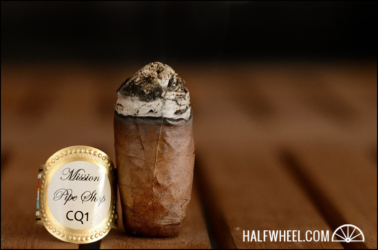 Tatuaje Mission 烟斗店 CQ1 Belicoso 4.jpg 塔图阿赫 TATUAJE MISSION PIPE SHOP CQ1 BELICOSO 雪茄