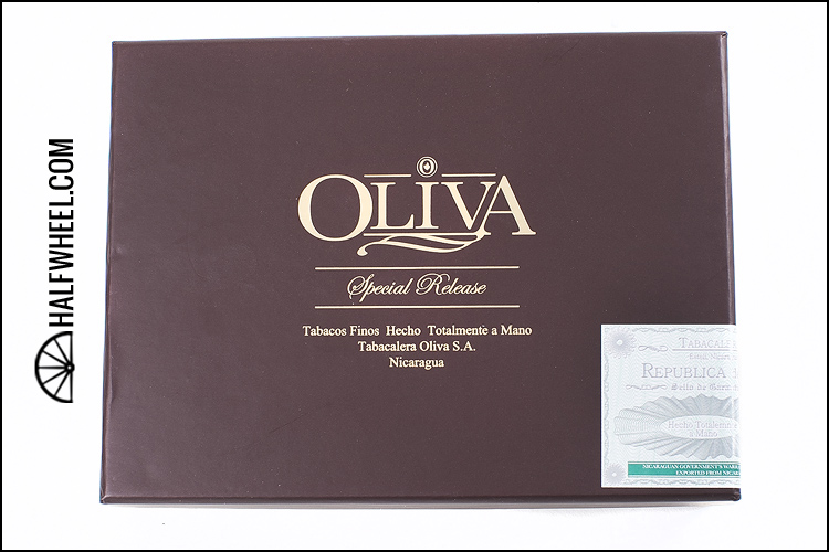 Oliva 特别版样品盒.jpg 奥利瓦V系列马杜罗 迪亚德马 OLIVA SERIE V MADURO DIADEMA 雪茄