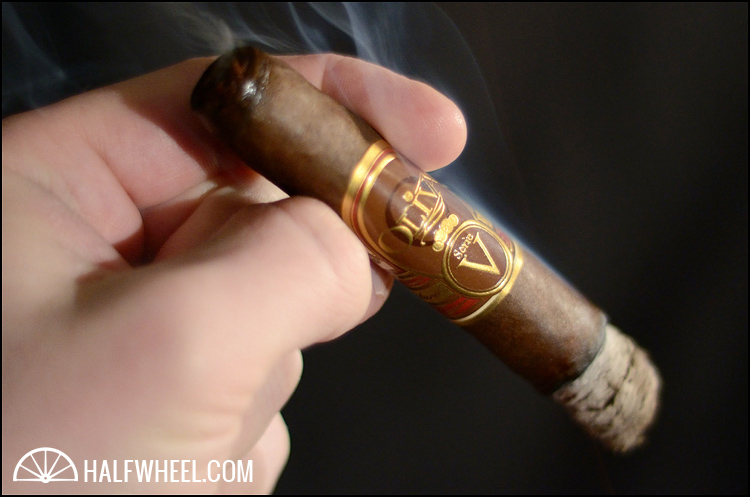 Oliva Serie V Maduro Diadema 3.jpg 奥利瓦V系列马杜罗 迪亚德马 OLIVA SERIE V MADURO DIADEMA 雪茄