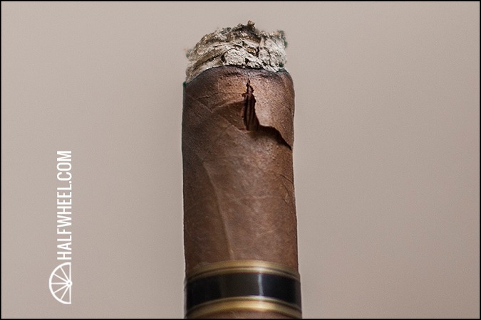 烧伤.jpg STUDIO TOBAC SGP-013 TORO 雪茄