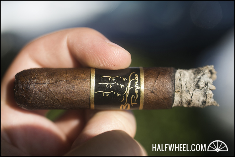 特雷斯·雷纳斯·科罗纳 3.jpg TRES REYNAS 2013 CORONA 雪茄