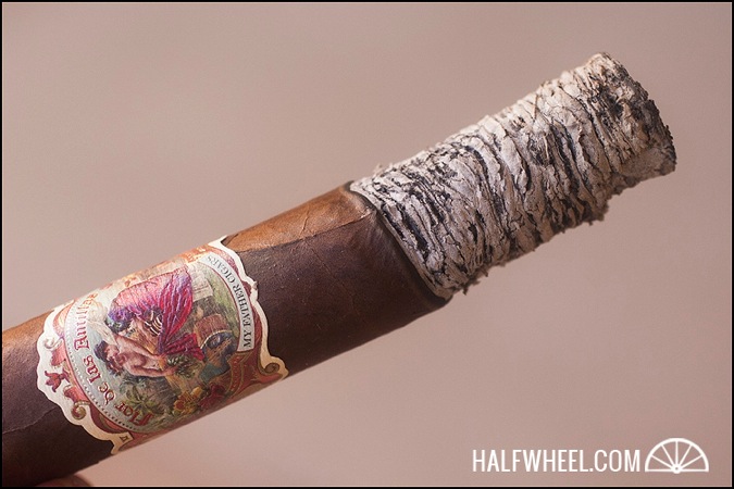 Flor de las Antillas Toro Grande Construction.jpg FLOR DE LAS ANTILLAS TORO GRANDE 雪茄