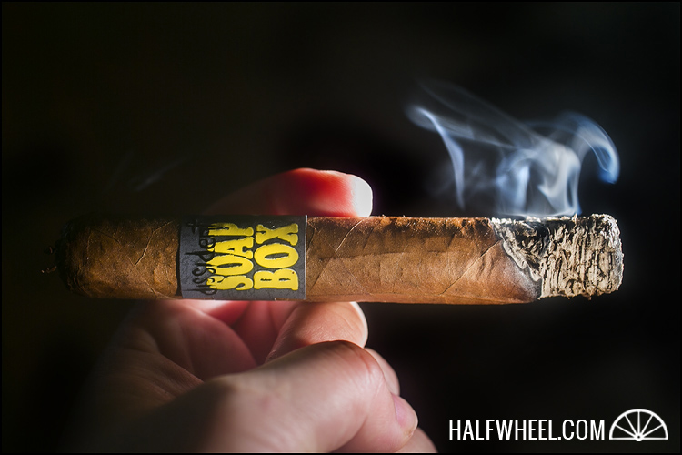 持不同政见者肥皂盒狂欢 2.jpg DISSIDENT SOAPBOX RAVE 雪茄