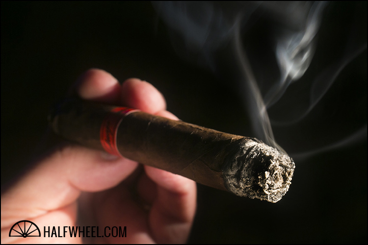 Tatuaje JV13 3.jpg 塔图阿赫 TATUAJE THE JV13 雪茄