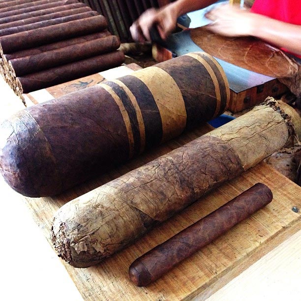 CroMagnon Side.png CROMAGNON FEMUR 雪茄