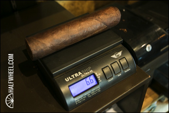 CroMagnon 股骨重量.jpg CROMAGNON FEMUR 雪茄