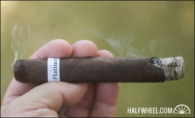 Rocky Patel Platinum Robusto 2.jpg 洛基帕特尔白金罗布图 ROCKY PATEL PLATINUM ROBUSTO 雪茄