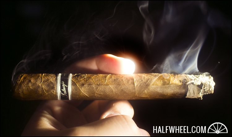 Tatuaje 黑标 Corona Gorda 2013 2.jpg 塔图阿赫黑标 TATUAJE BLACK LABEL CORONA GORDA 2013 雪茄