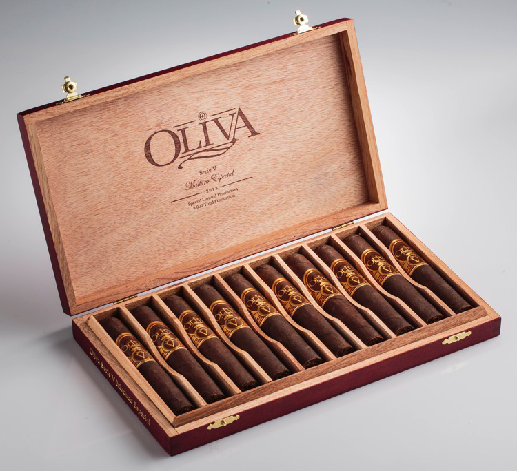 Oliva Serie V Maduro Especial 2013 1.JPG 奥利瓦 OLIVA SERIE V MADURO ESPECIAL 2013 雪茄