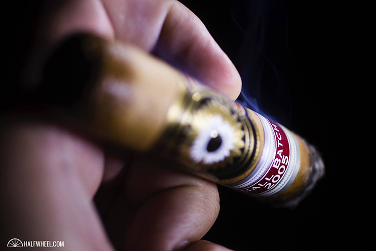 佩尔德莫 小批量 2005 康涅狄格罗斯柴尔德 - PERDOMO SMALL BATCH 2005 CONNECTICUT ROTHSCHILD 雪茄