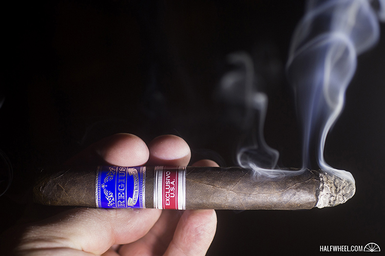 REGIUS EXCLUSIVO U.S.A. OSCURO ESPECIAL PRESSED PERFECTO 雪茄