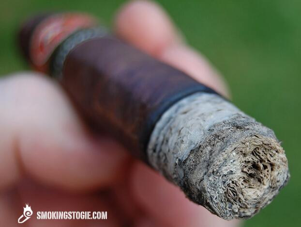 La Flor 多米尼加双 Ligero Oscuro 鱼雷 4.png La Flor 多米尼加双 Ligero Oscuro 鱼雷 4.png