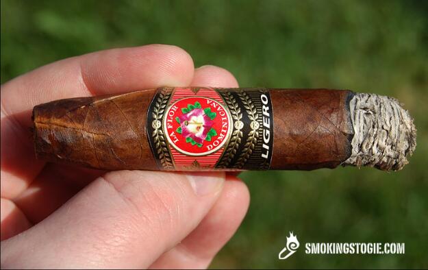 La Flor 多米尼加双 Ligero Oscuro 鱼雷 5.png La Flor 多米尼加双 Ligero Oscuro 鱼雷 5.png